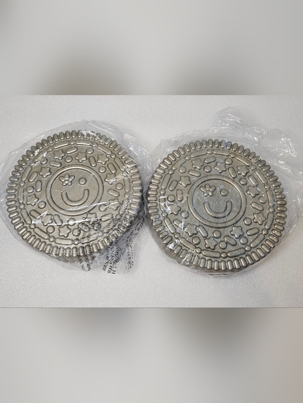 Williams Sonoma x Flour Shop Cookies N' Cream Cakewich Pans Set